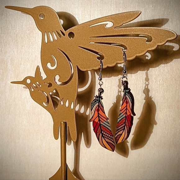 Pretty wood feather 🪶 shaped earrings - Picture 5 of 6